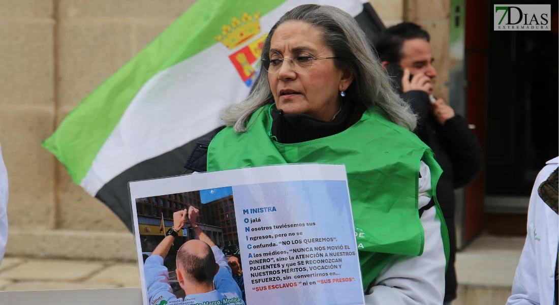 Una manifestación con duras críticas en Badajoz a la ministra de Sanidad