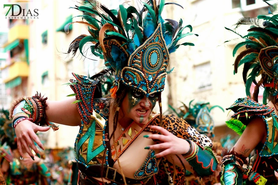 El mejor ambiente para llegar al ecuador del Carnaval de Badajoz está en San Roque