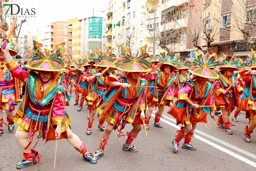 El mejor ambiente para llegar al ecuador del Carnaval de Badajoz está en San Roque