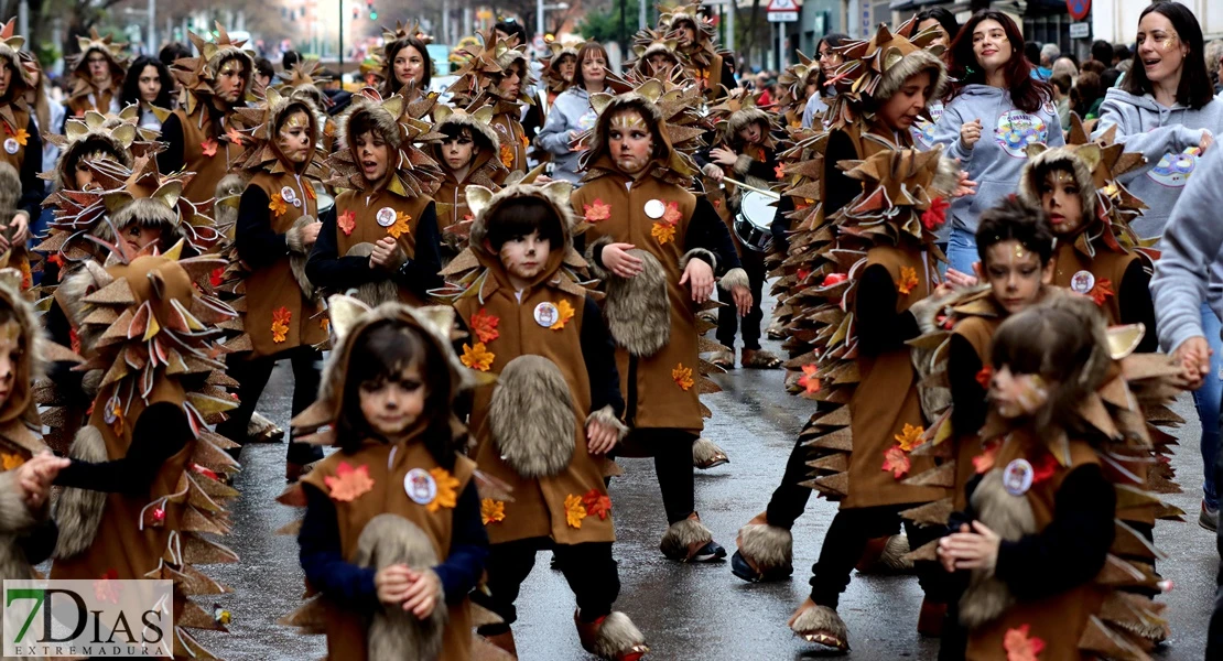 La lluvia no frena el desfile infantil: búscate en las mejores imágenes I