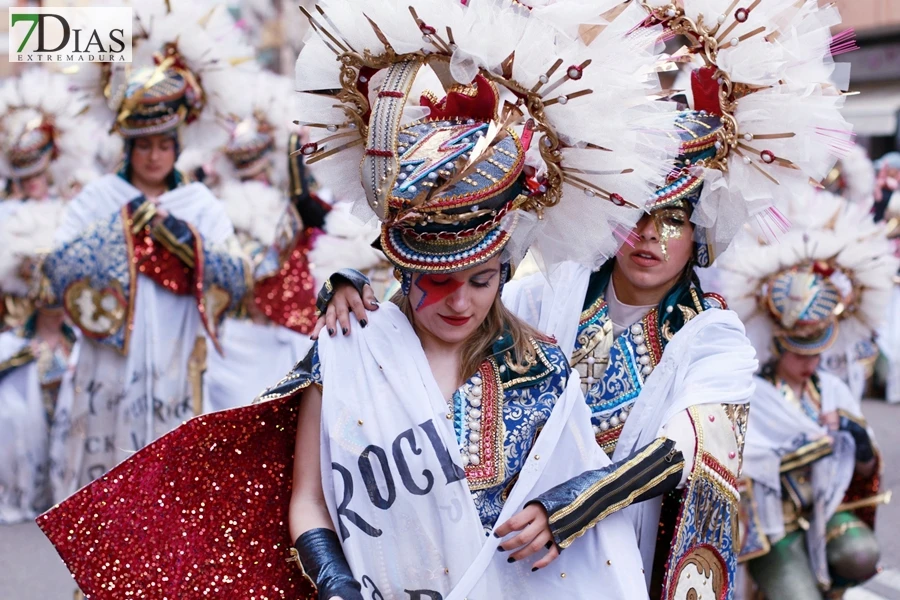 El mejor ambiente para llegar al ecuador del Carnaval de Badajoz está en San Roque