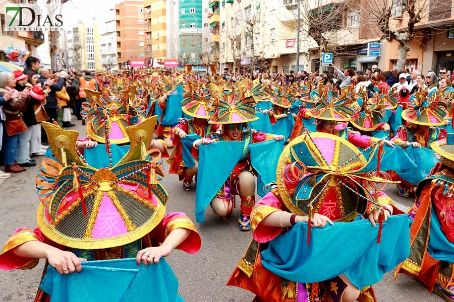 El mejor ambiente para llegar al ecuador del Carnaval de Badajoz está en San Roque