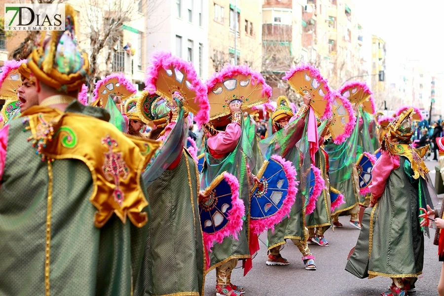 El mejor ambiente para llegar al ecuador del Carnaval de Badajoz está en San Roque