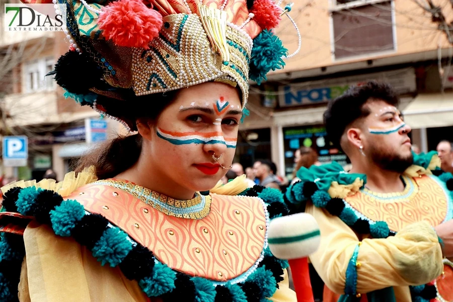 El mejor ambiente para llegar al ecuador del Carnaval de Badajoz está en San Roque