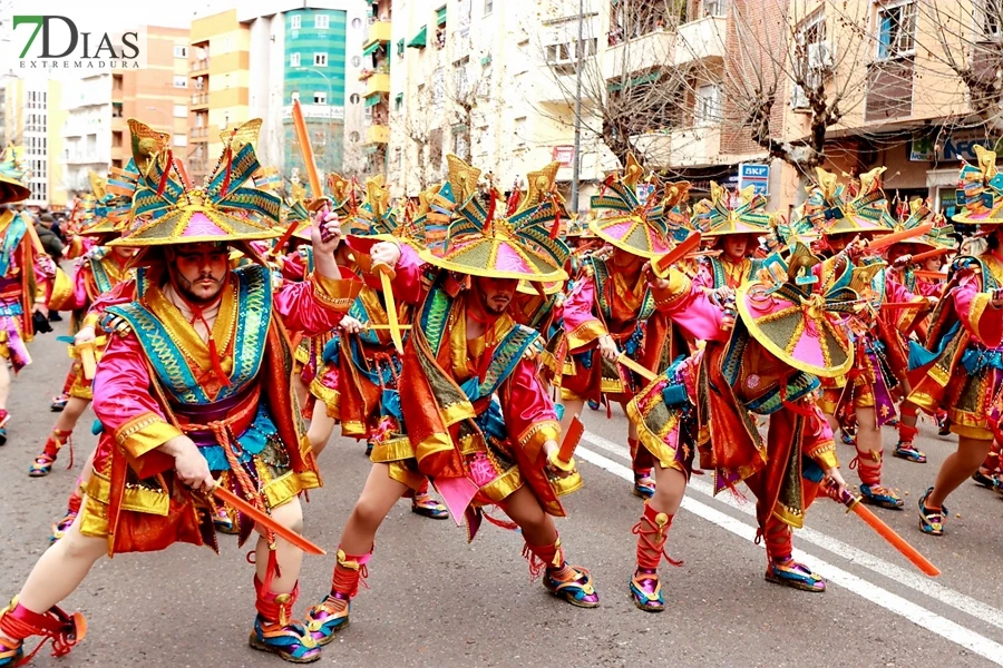 El mejor ambiente para llegar al ecuador del Carnaval de Badajoz está en San Roque