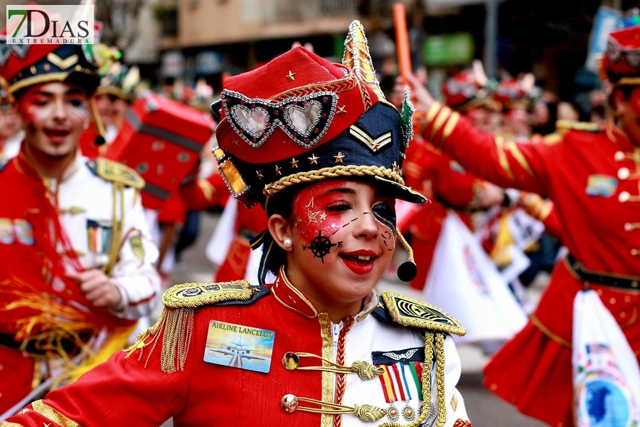 El mejor ambiente para llegar al ecuador del Carnaval de Badajoz está en San Roque