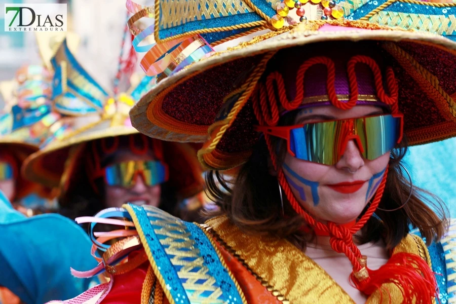 El mejor ambiente para llegar al ecuador del Carnaval de Badajoz está en San Roque