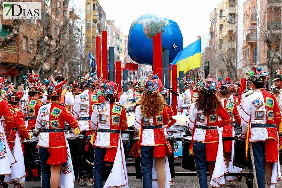 El mejor ambiente para llegar al ecuador del Carnaval de Badajoz está en San Roque