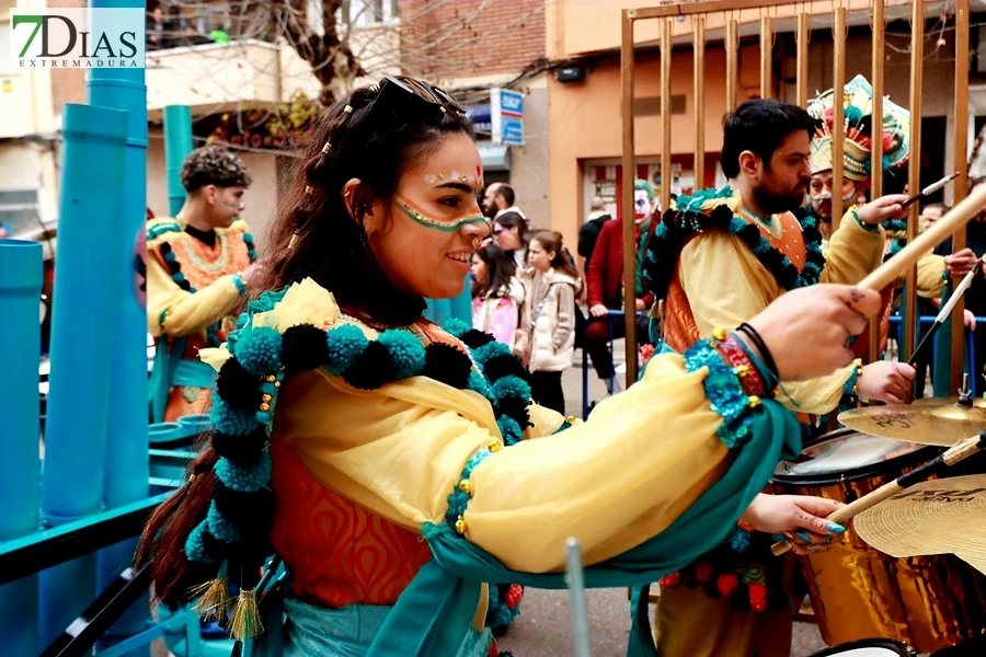 El mejor ambiente para llegar al ecuador del Carnaval de Badajoz está en San Roque