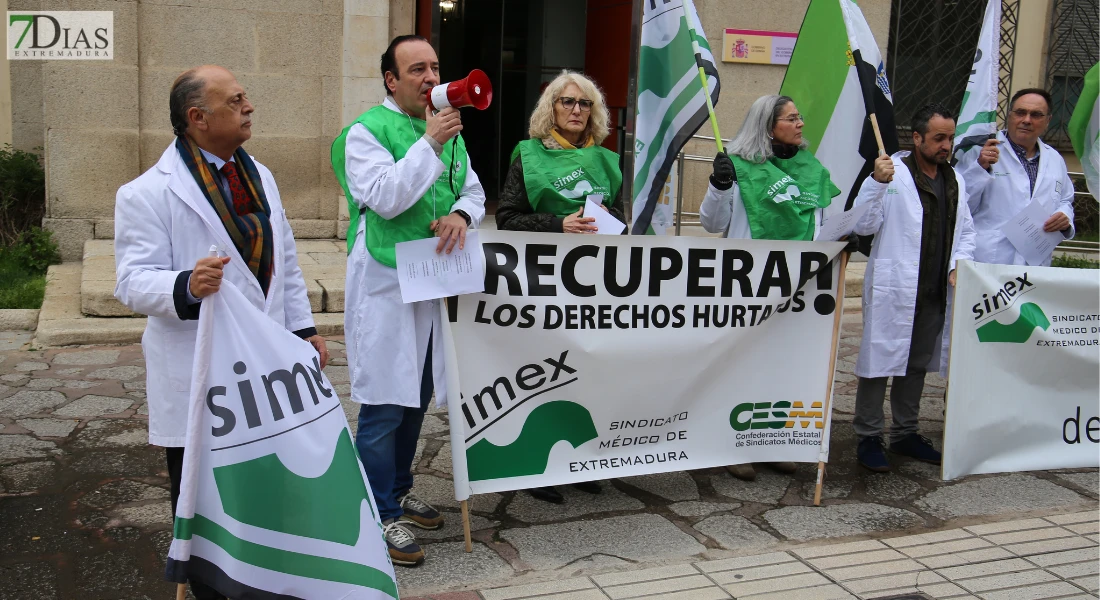 Una manifestación con duras críticas en Badajoz a la ministra de Sanidad