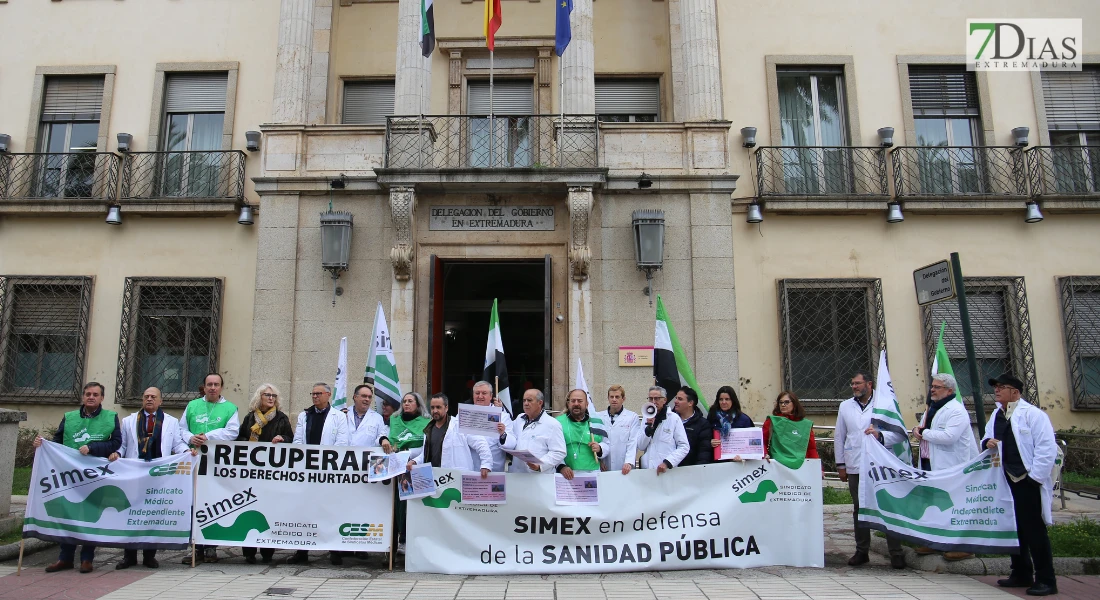 Una manifestación con duras críticas en Badajoz a la ministra de Sanidad