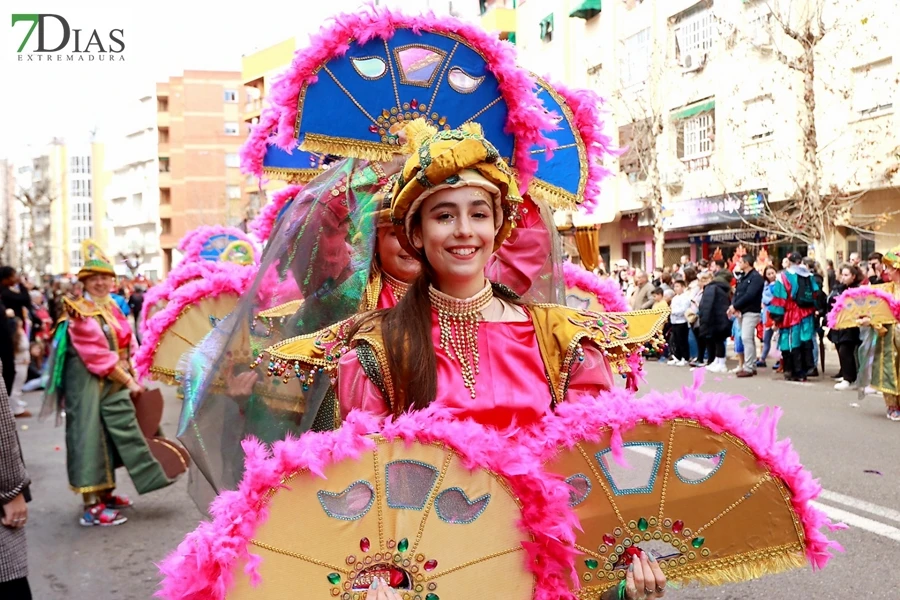 El mejor ambiente para llegar al ecuador del Carnaval de Badajoz está en San Roque