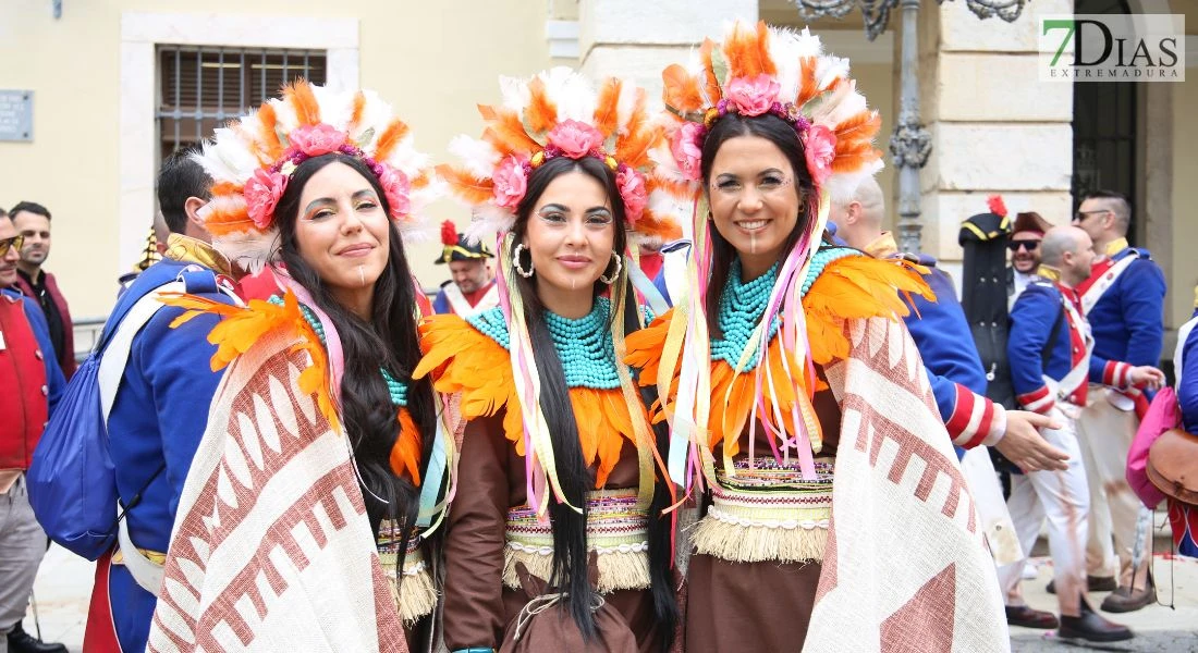 Boda carnavalera en Badajoz: ¡acho, que se casa Menacho!