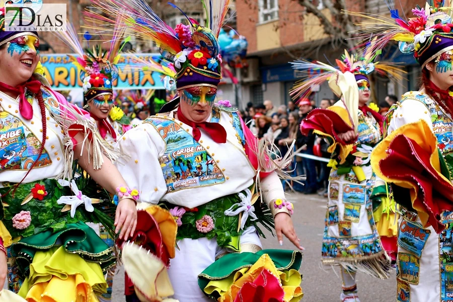 El mejor ambiente para llegar al ecuador del Carnaval de Badajoz está en San Roque