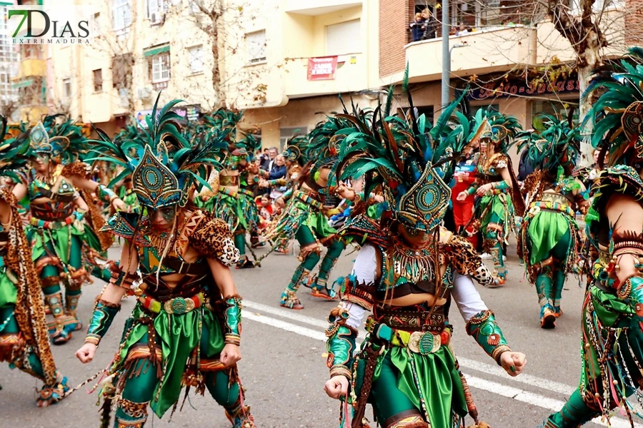 El mejor ambiente para llegar al ecuador del Carnaval de Badajoz está en San Roque