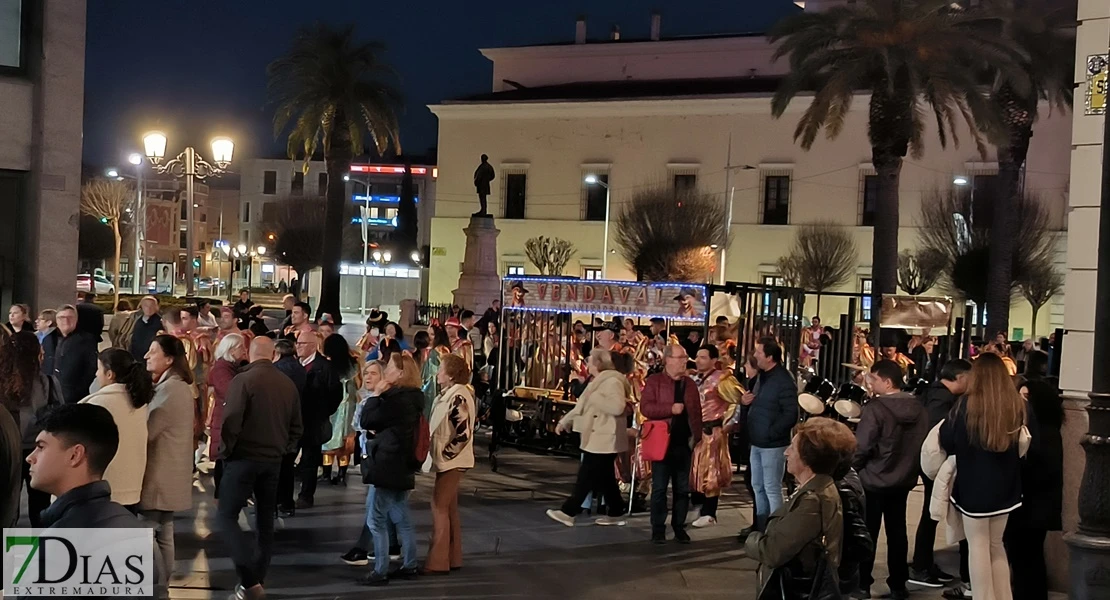 Así ha sido la inauguración de las tres nuevas placas del Paseo del Carnaval de Badajoz