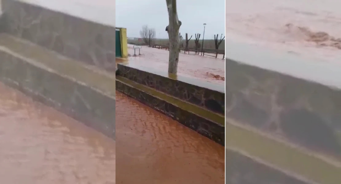 Imágenes del desborde de un río en un pueblo extremeño debido al temporal