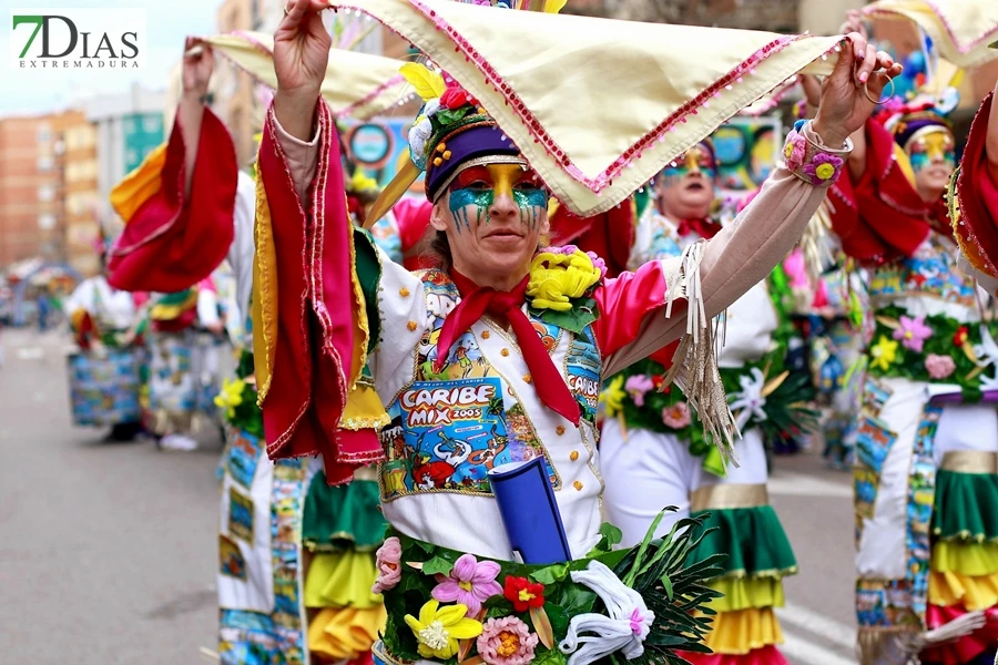 El mejor ambiente para llegar al ecuador del Carnaval de Badajoz está en San Roque