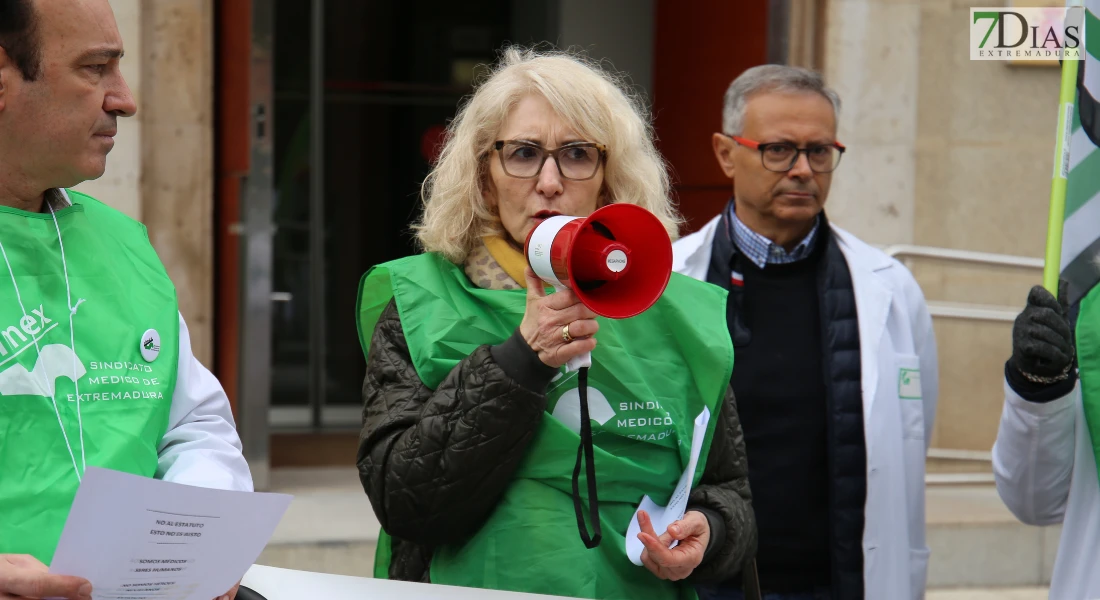 Una manifestación con duras críticas en Badajoz a la ministra de Sanidad