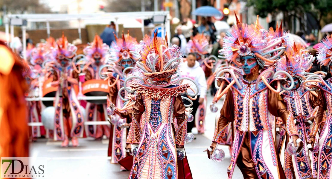 La lluvia no frena el desfile infantil: búscate en las mejores imágenes II