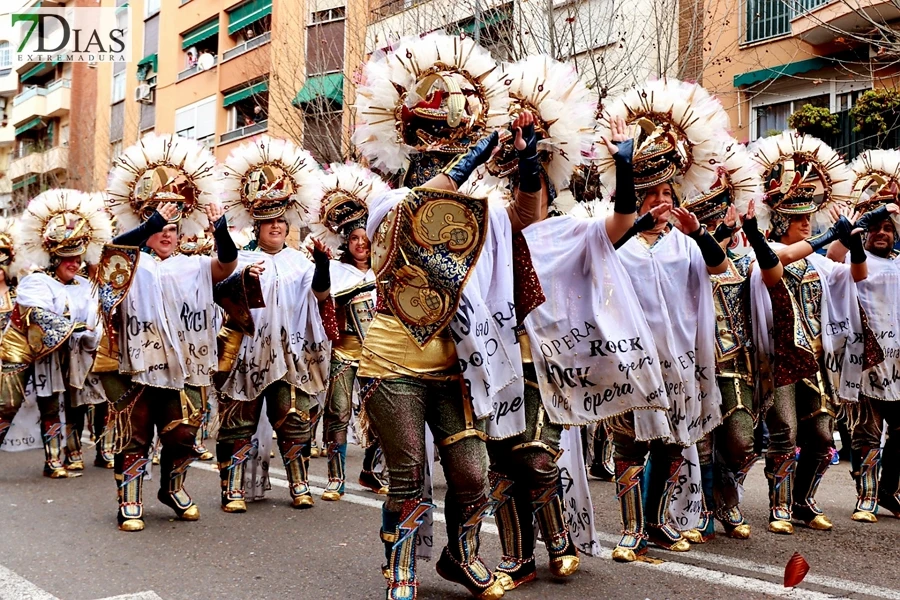 El mejor ambiente para llegar al ecuador del Carnaval de Badajoz está en San Roque