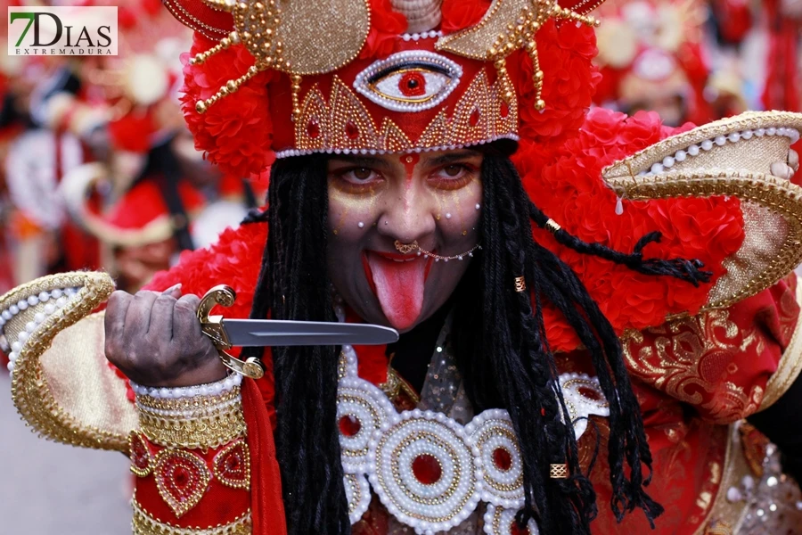 El mejor ambiente para llegar al ecuador del Carnaval de Badajoz está en San Roque