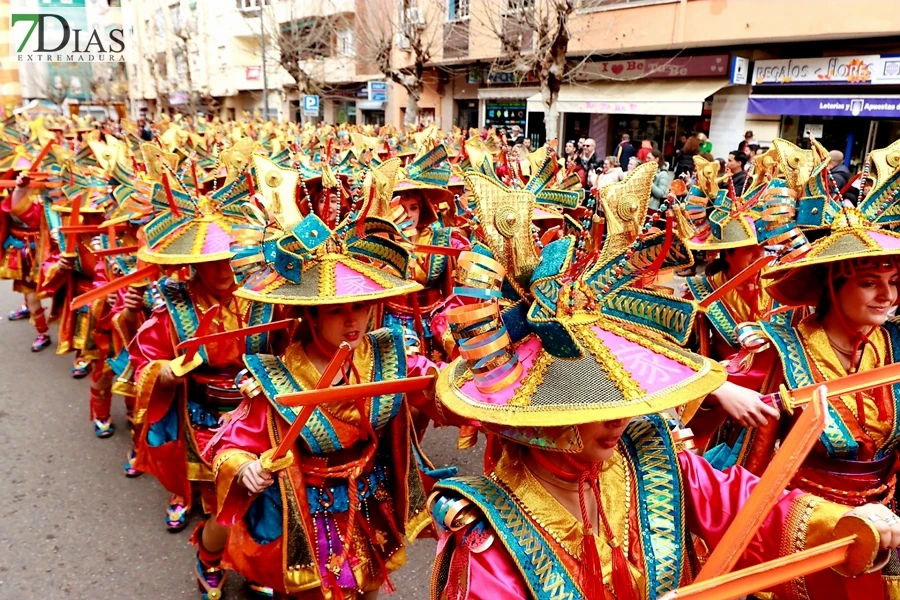 El mejor ambiente para llegar al ecuador del Carnaval de Badajoz está en San Roque