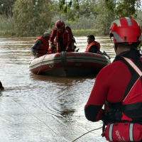 Rescatan a cuatro personas atrapadas por la crecida del Guadiana