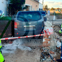 Se empotran contra una casa a la salida de Badajoz