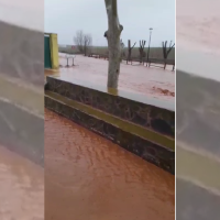 Imágenes del desborde de un río en un pueblo extremeño debido al temporal