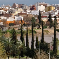 Badajoz en alerta por la crecida del Guadiana: posibles desalojos y cierre de parques