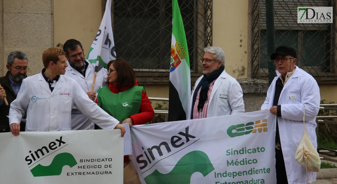 Una manifestación con duras críticas en Badajoz a la ministra de Sanidad