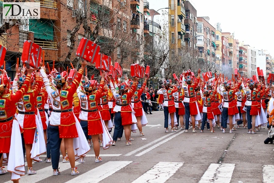 El mejor ambiente para llegar al ecuador del Carnaval de Badajoz está en San Roque