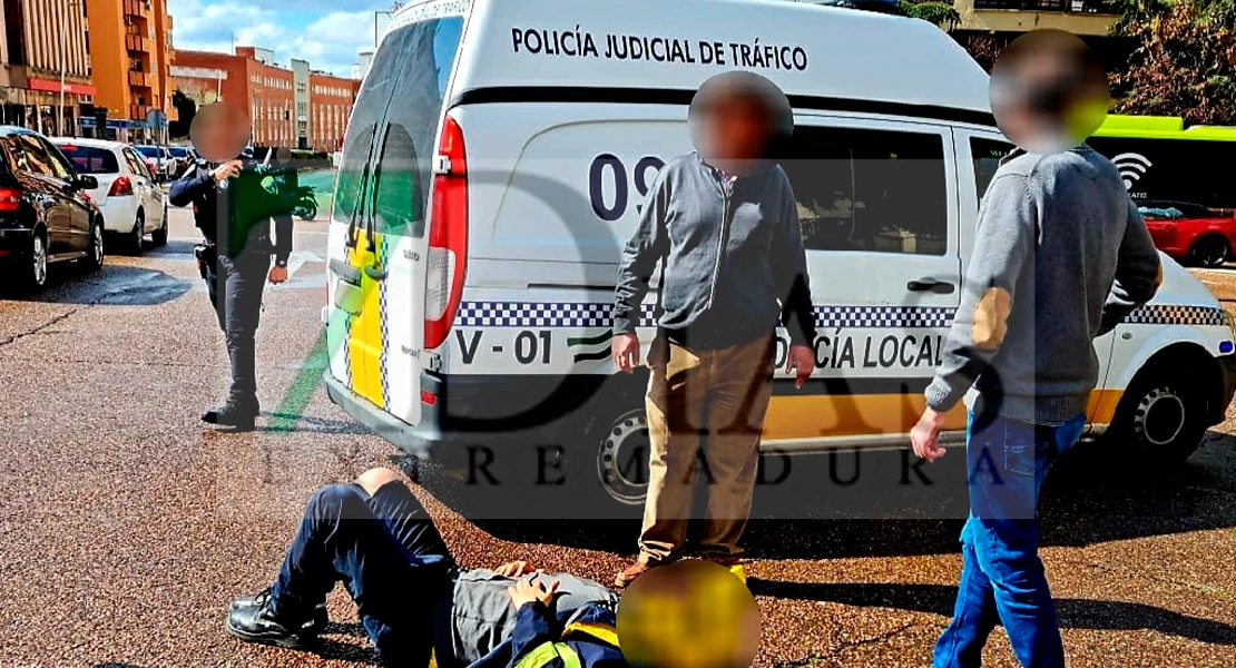 Accidente en Badajoz: un trabajador de Correos pierde el control de su moto y resulta herido