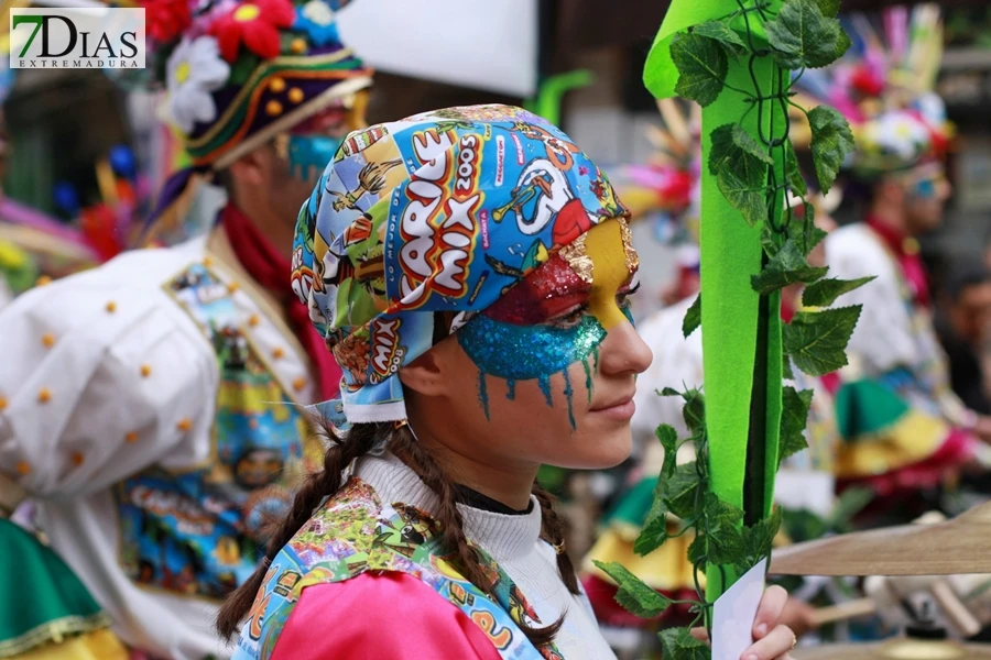 El mejor ambiente para llegar al ecuador del Carnaval de Badajoz está en San Roque