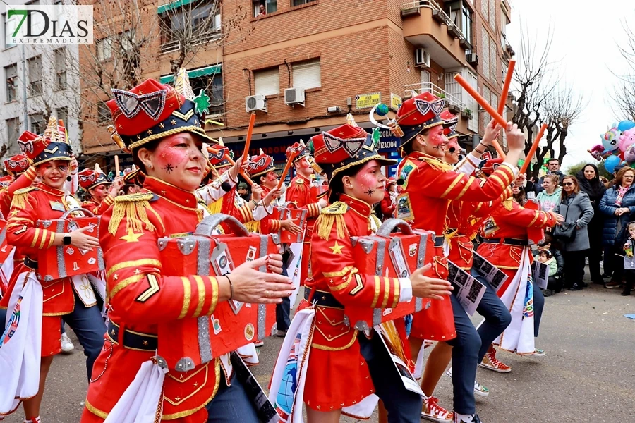 El mejor ambiente para llegar al ecuador del Carnaval de Badajoz está en San Roque