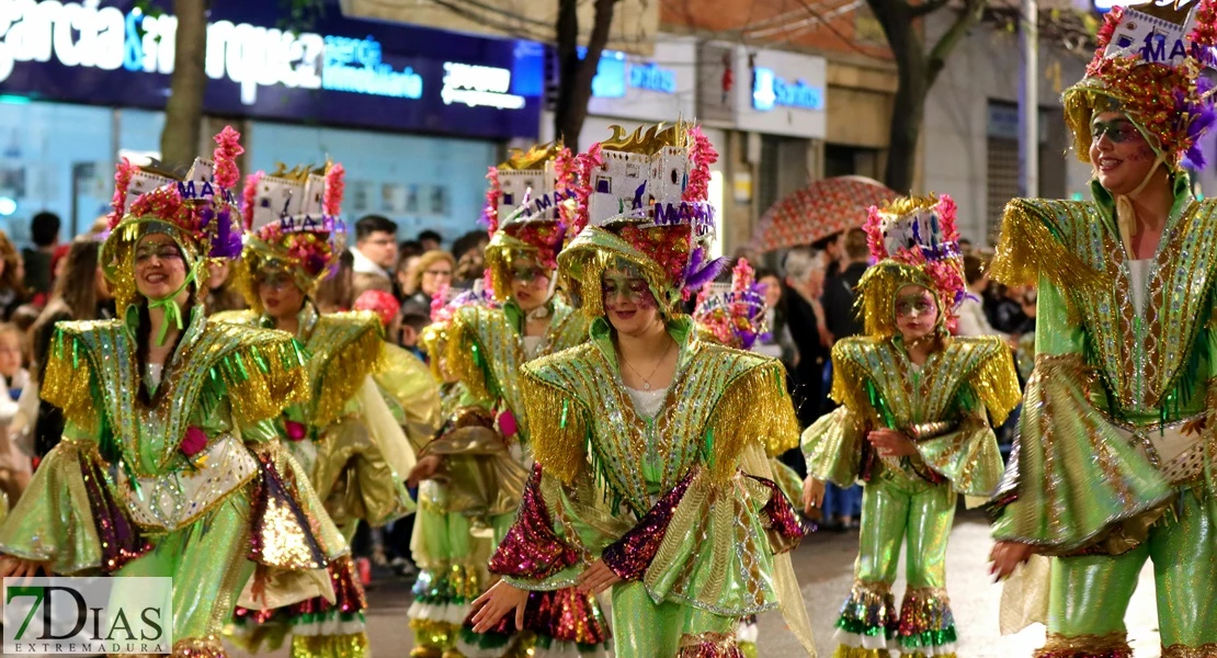 La lluvia no frena el desfile infantil: búscate en las mejores imágenes I