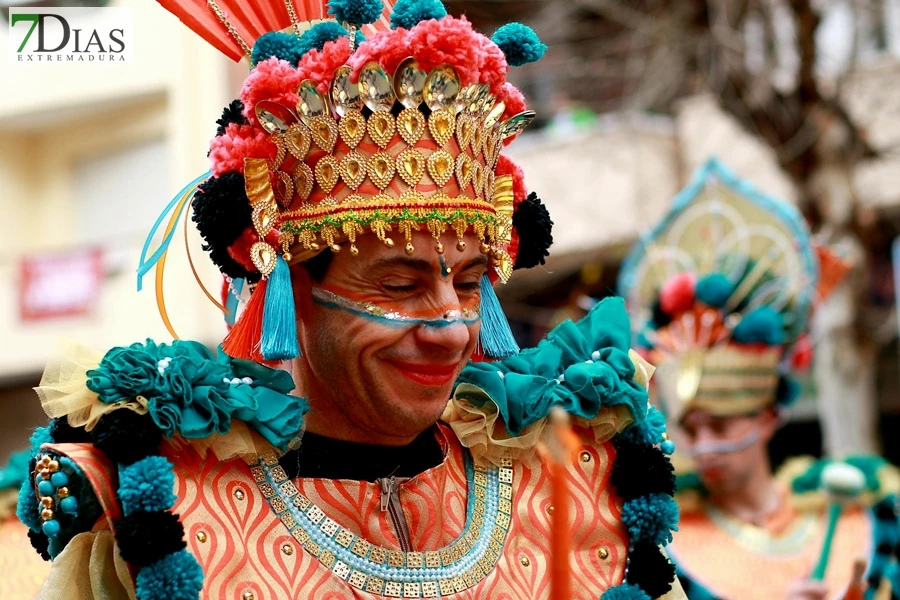 El mejor ambiente para llegar al ecuador del Carnaval de Badajoz está en San Roque