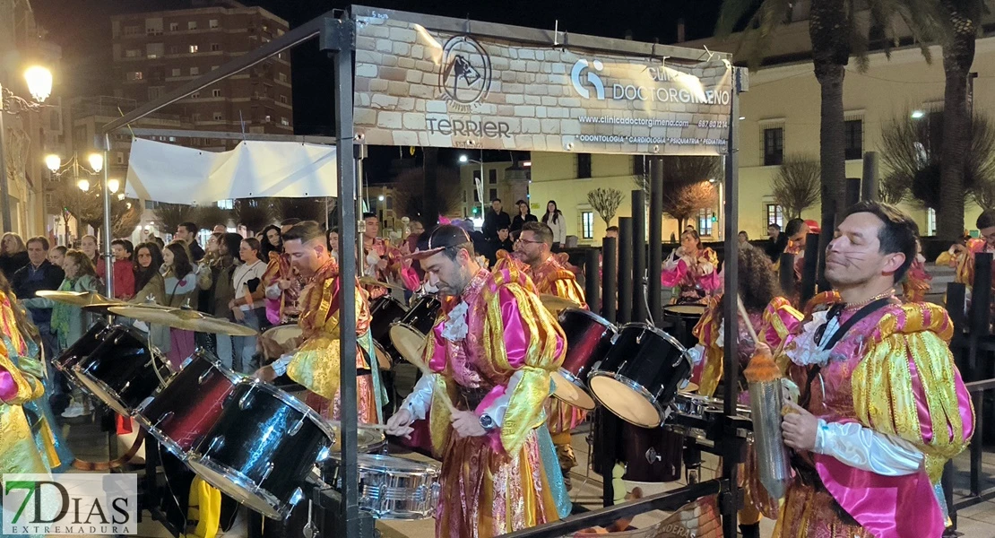 Así ha sido la inauguración de las tres nuevas placas del Paseo del Carnaval de Badajoz