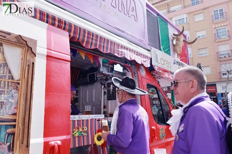 El mejor ambiente para llegar al ecuador del Carnaval de Badajoz está en San Roque