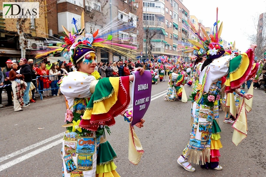 El mejor ambiente para llegar al ecuador del Carnaval de Badajoz está en San Roque