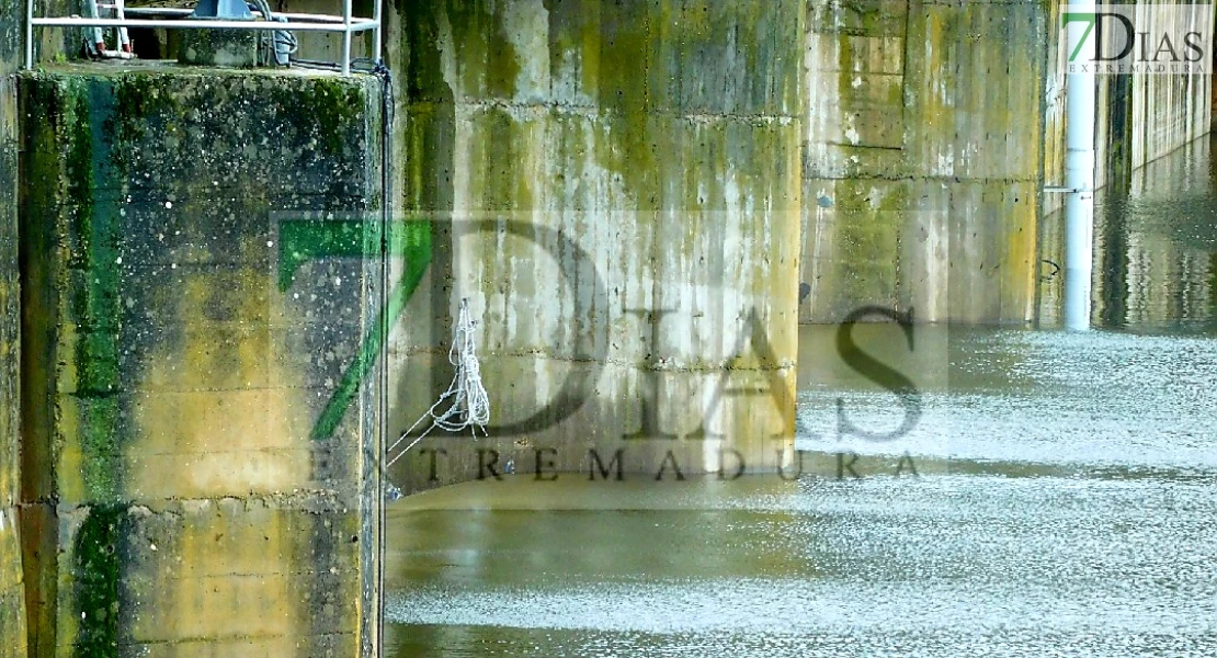 El Pantano de Villar del Rey al 100 % de su capacidad: empieza aliviar agua