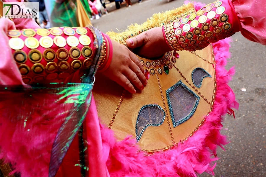 El mejor ambiente para llegar al ecuador del Carnaval de Badajoz está en San Roque