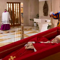 FOTONOTICIA - Difunden la primera imagen del Papa Francisco fallecido